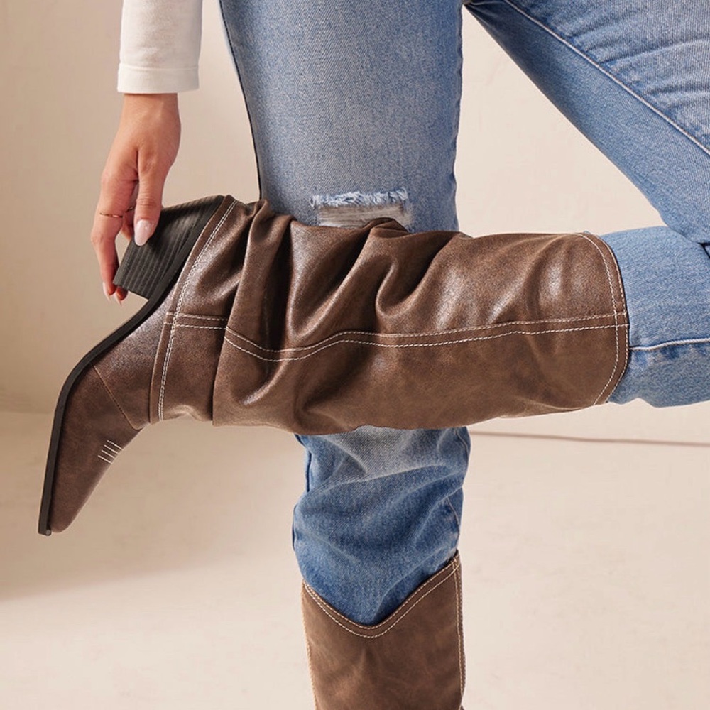 Shoe Dazzle Brown tees flat boot